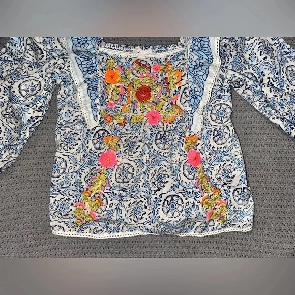 Love the Label Embroidered Puffy long Sleeved cropped shirt size XS - Picture 2 of 10